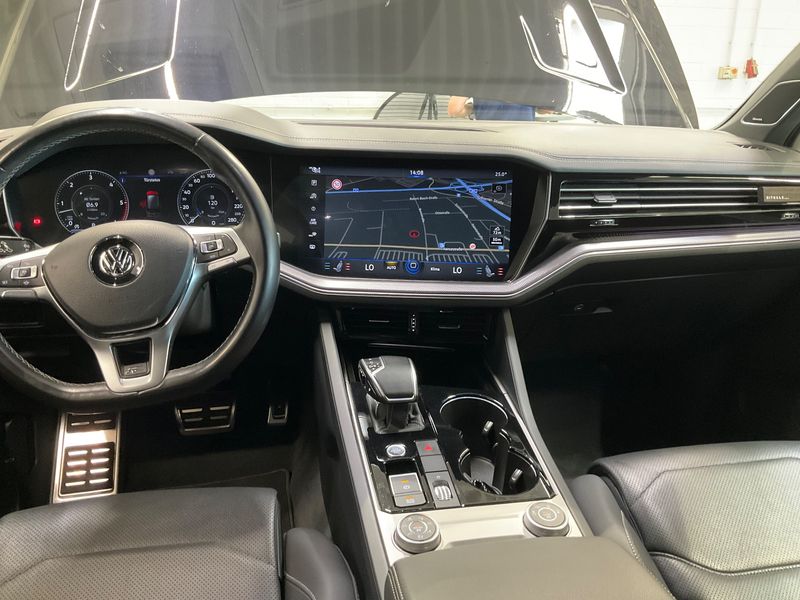 Volkswagen Touareg 3.0 V6 TDI R-Line 4Motion 2019 – снимка 18