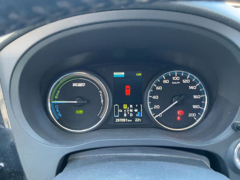 Mitsubishi Outlander 2.0 PHEV PHEV Instyle 4WD 2014 – снимка 18