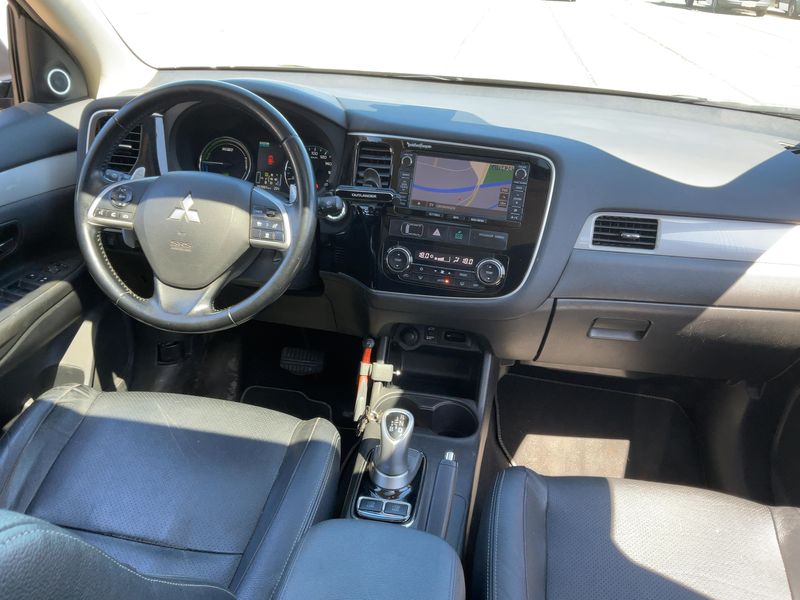Mitsubishi Outlander 2.0 PHEV PHEV Instyle 4WD 2014 – снимка 17