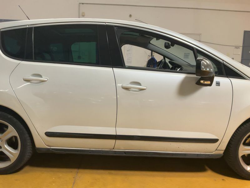 Peugeot 3008 2.0 HDi Hybrid4 2013 – снимка 10