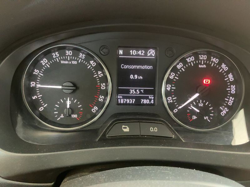 Skoda Rapid Spaceback 1.6 TDI Elegance 2014 – снимка 18