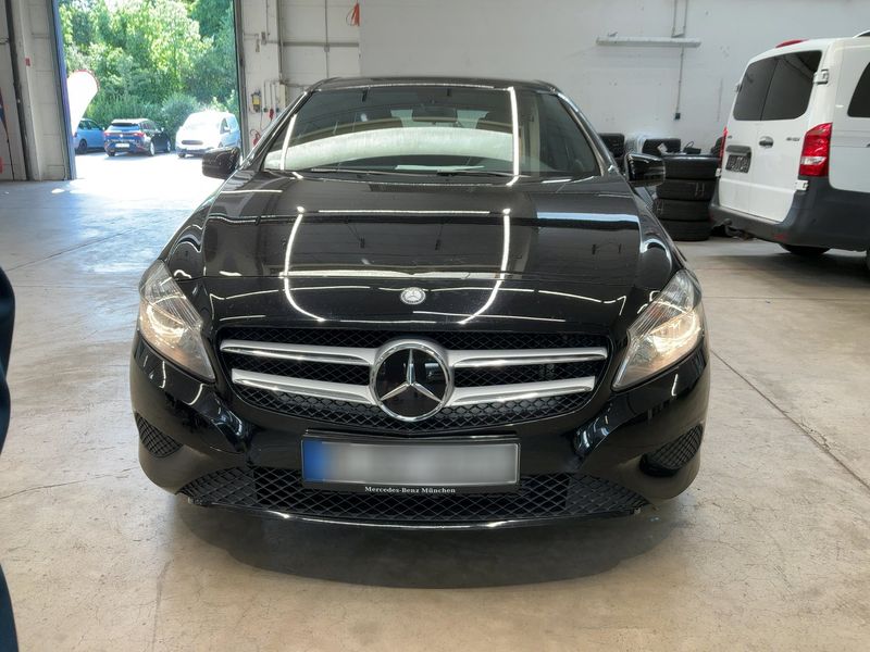 Mercedes-Benz A-Klasse A 180 BlueEfficiency Urban 2013 – снимка 14