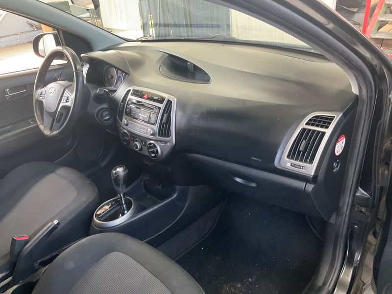 Hyundai i20 1.4 Comfort 2014 – снимка 27
