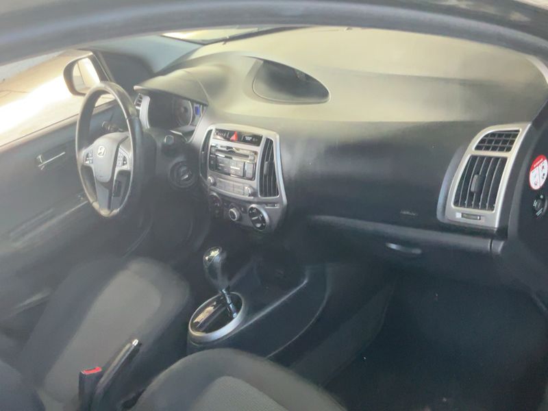 Hyundai i20 1.4 Comfort 2014 – снимка 17