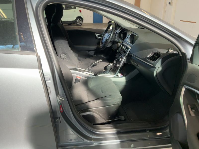 Volvo V40 2.0 D2 Kinetic 2015 – снимка 16