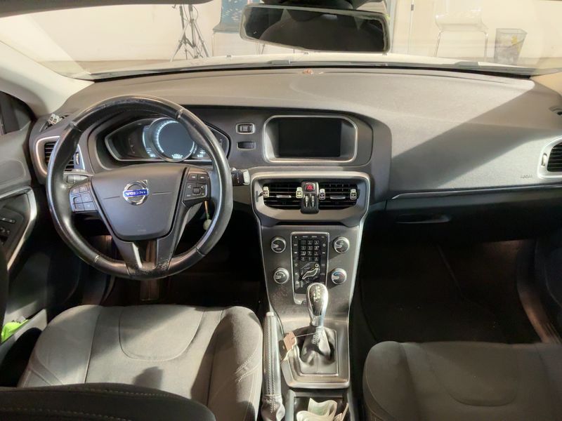 Volvo V40 2.0 D2 Kinetic 2015 – снимка 17