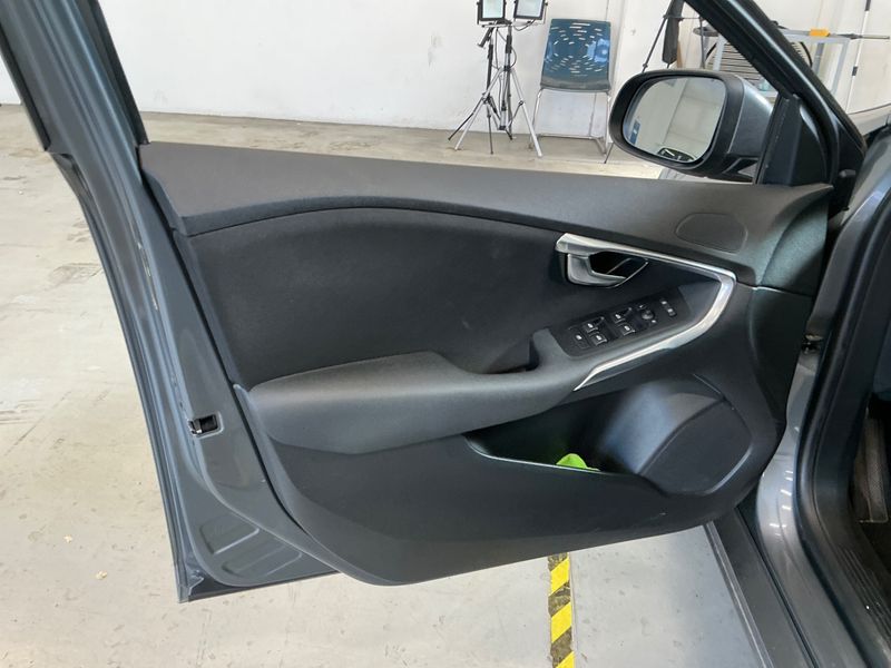 Volvo V40 2.0 D2 Kinetic 2015 – снимка 26