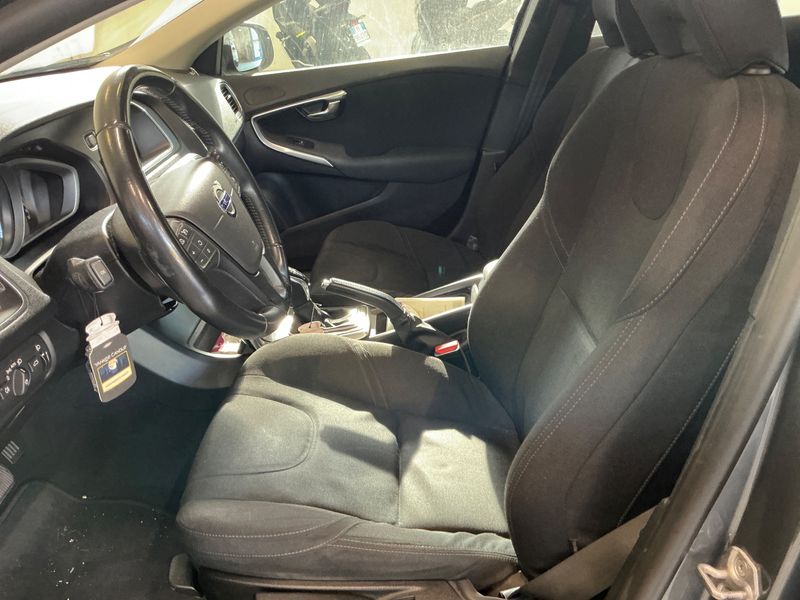 Volvo V40 2.0 D2 Kinetic 2015 – снимка 24
