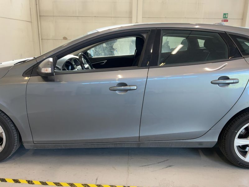 Volvo V40 2.0 D2 Kinetic 2015 – снимка 4