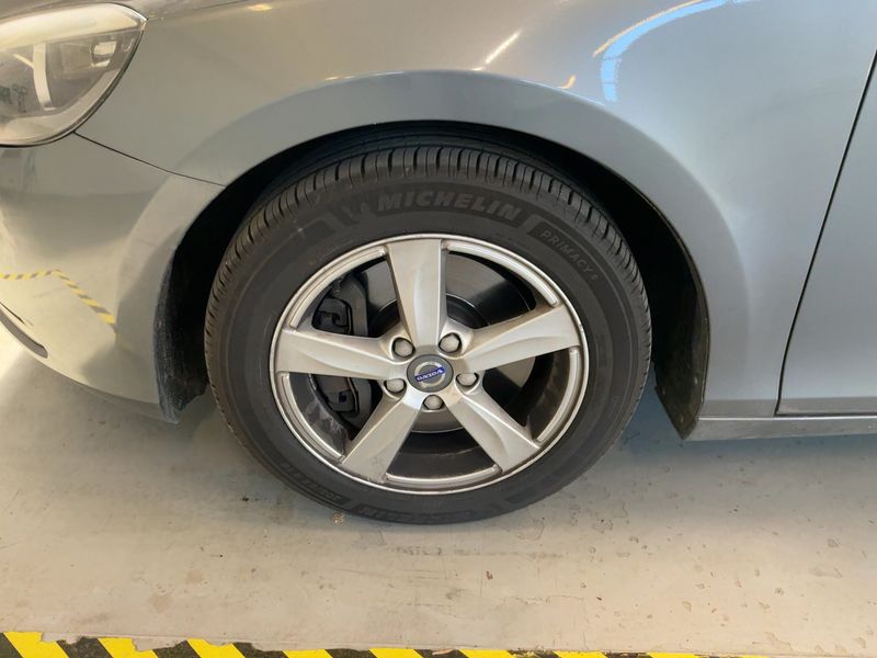 Volvo V40 2.0 D2 Kinetic 2015 – снимка 3