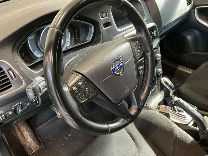 Volvo V40 2.0 D2 Kinetic 2015 – снимка 25