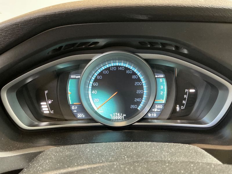 Volvo V40 2.0 D2 Kinetic 2015 – снимка 18