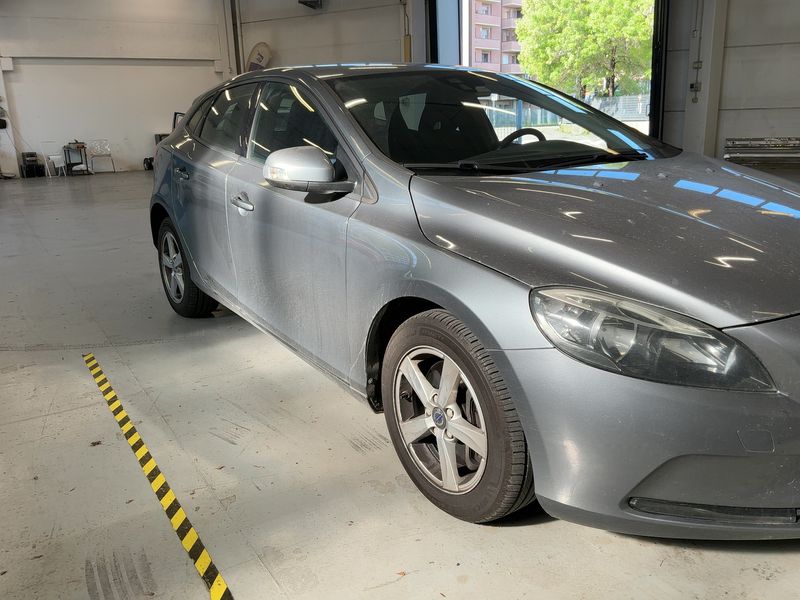 Volvo V40 2.0 D2 Kinetic 2015 – снимка 12