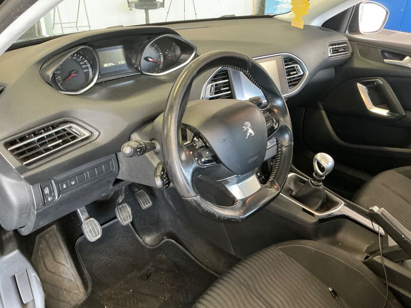Peugeot 308 1.6 Blue-HDi Business Pack 2016 – снимка 30
