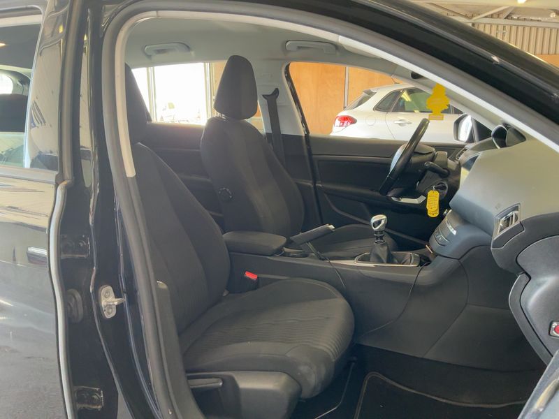 Peugeot 308 1.6 Blue-HDi Business Pack 2016 – снимка 16