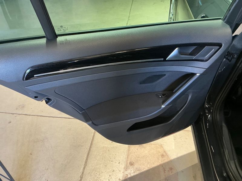 Volkswagen Golf VII 2.0 TDI Highline BlueMotion Tech 2018 – снимка 27