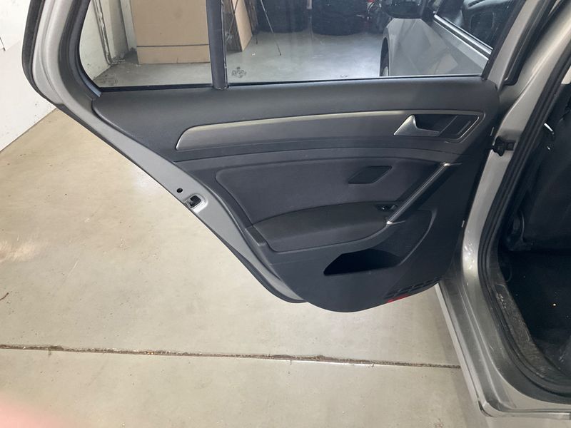 Volkswagen Golf VII 1.6 TDI Comfortline BlueMotion Tech 2013 – снимка на щета 39