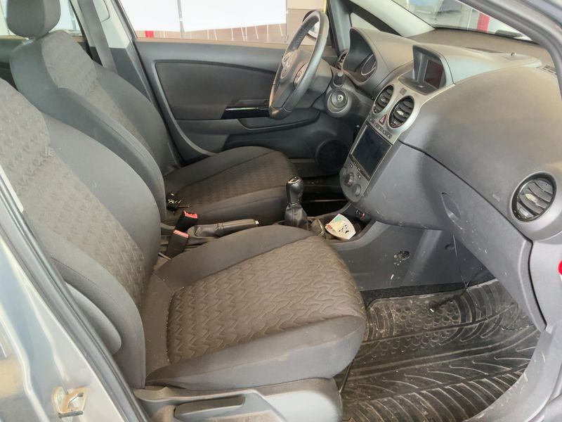 Opel Corsa 1.4 Active 2013 – снимка 16