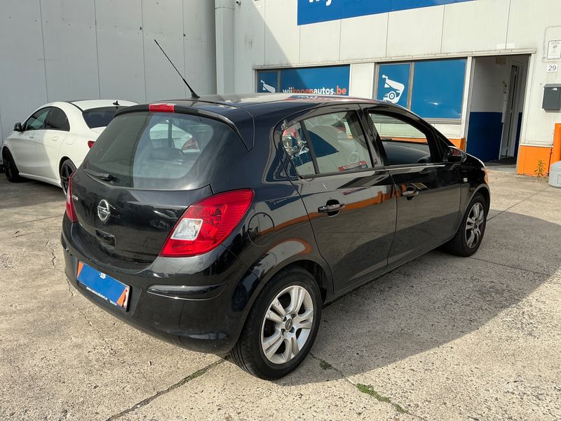 Opel Corsa 1.2 Satellite 2011 – снимка 2