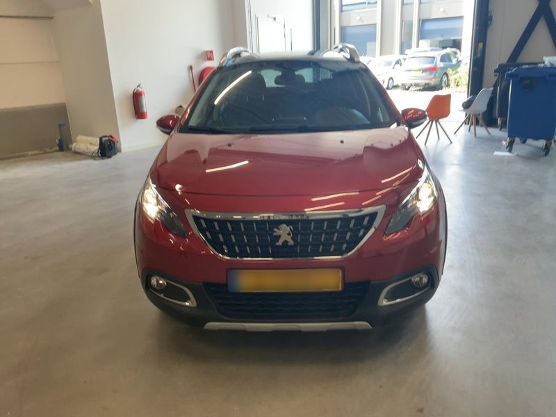 Peugeot 2008 1.2 PureTech Allure 2019 – снимка 14
