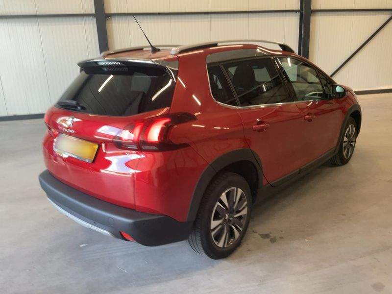 Peugeot 2008 1.2 PureTech Allure 2019 – снимка 8
