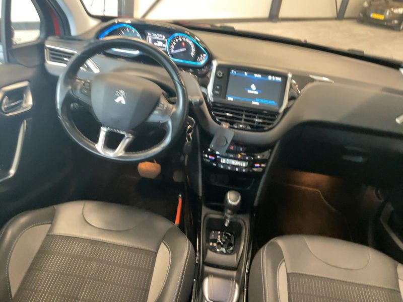 Peugeot 2008 1.2 PureTech Allure 2019 – снимка 17