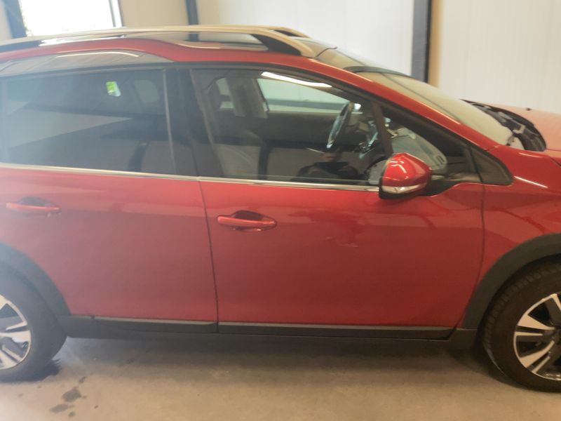 Peugeot 2008 1.2 PureTech Allure 2019 – снимка 10