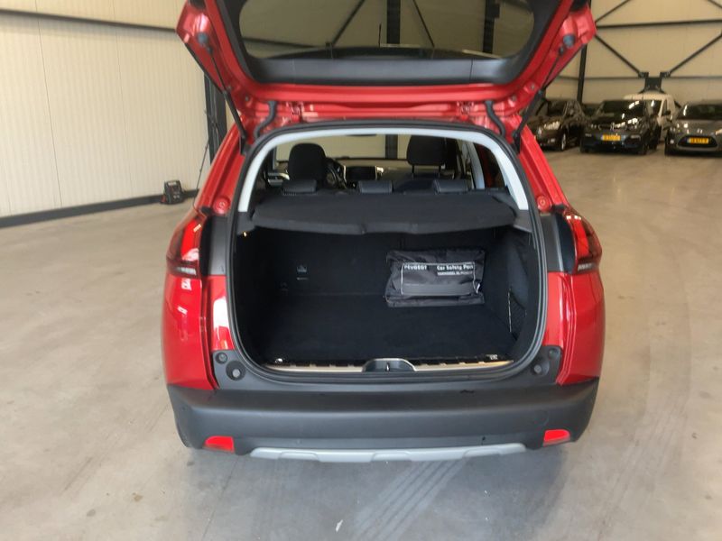 Peugeot 2008 1.2 PureTech Allure 2019 – снимка 15