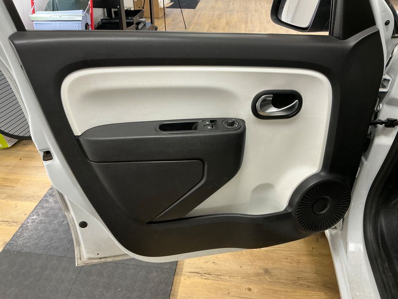 Renault Twingo 0.9 Energy Intens 2016 – снимка 25