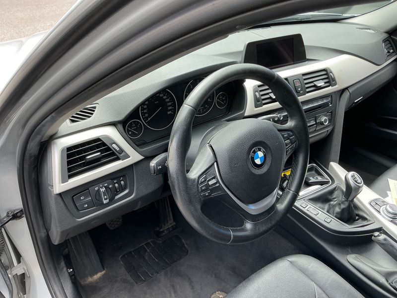 BMW 3er 318d 2014 – снимка на щета