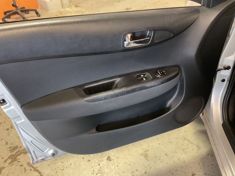 Hyundai i20 1.2 Comfort 2015 – снимка 23