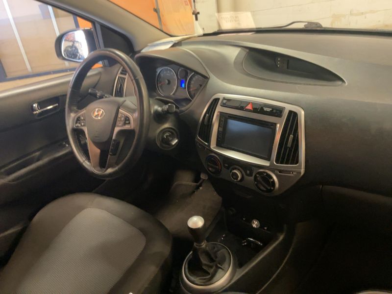 Hyundai i20 1.2 Comfort 2015 – снимка 17