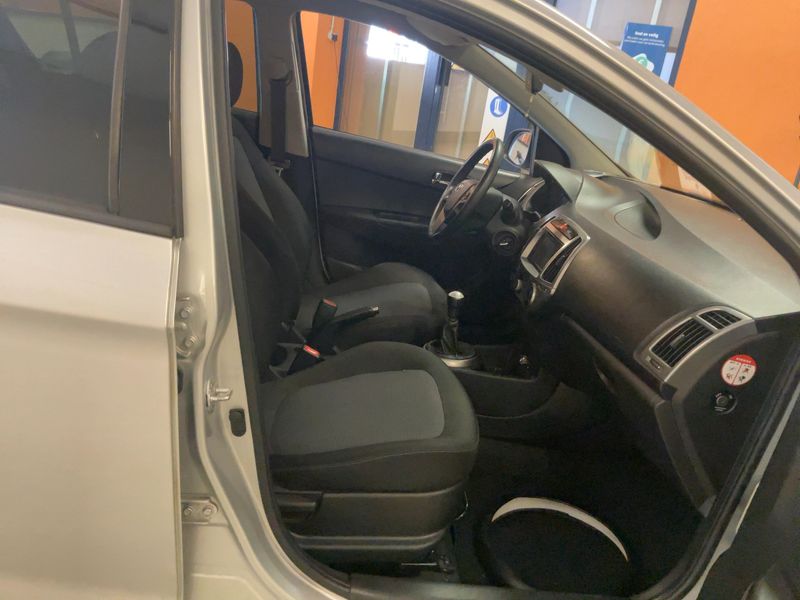 Hyundai i20 1.2 Comfort 2015 – снимка 16