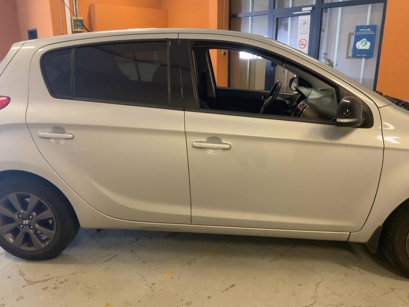 Hyundai i20 1.2 Comfort 2015 – снимка 10