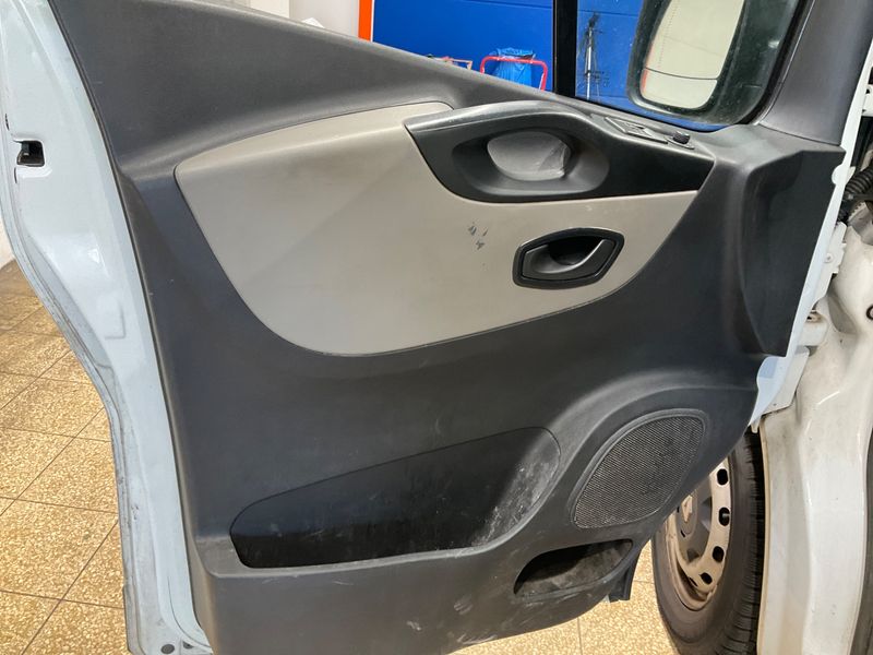 Renault Trafic 1.6 dCi L1H1 2,7t Komfort 2018 – снимка 37