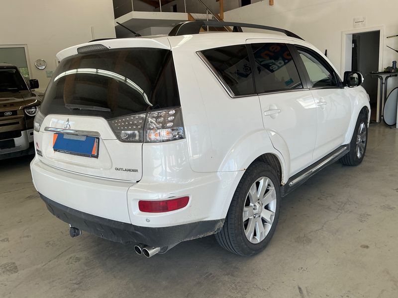Mitsubishi Outlander 2.2 DI-D XTRA 2WD 2011 – снимка 2
