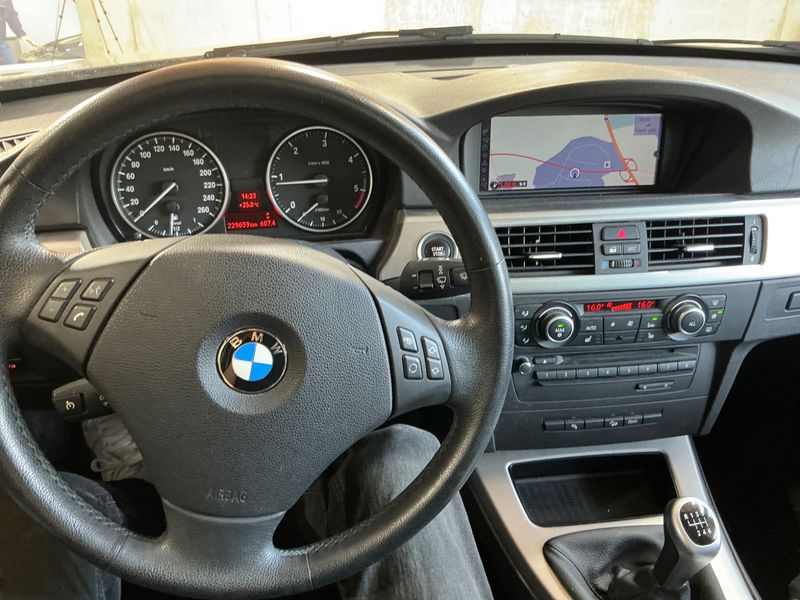 BMW 3er 320d xDrive 2010 – снимка 4