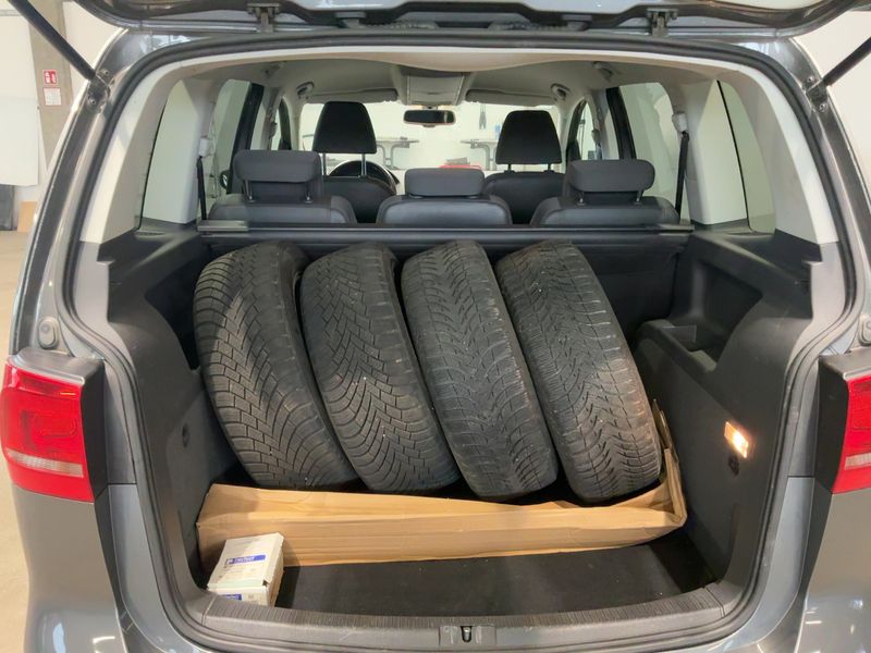 Volkswagen Touran 2.0 TDI Comfortline 2011 – снимка 10