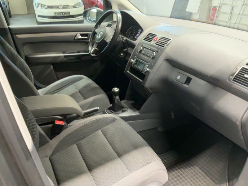 Volkswagen Touran 2.0 TDI Comfortline 2011 – снимка 17