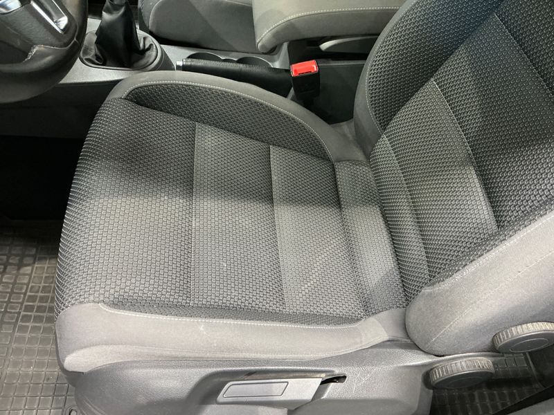 Volkswagen Touran 2.0 TDI Comfortline 2011 – снимка 36
