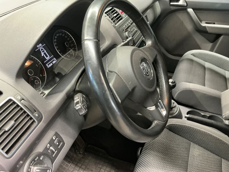 Volkswagen Touran 2.0 TDI Comfortline 2011 – снимка 35