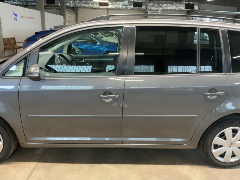 Volkswagen Touran 2.0 TDI Comfortline 2011 – снимка 4