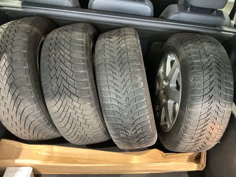 Volkswagen Touran 2.0 TDI Comfortline 2011 – снимка 21