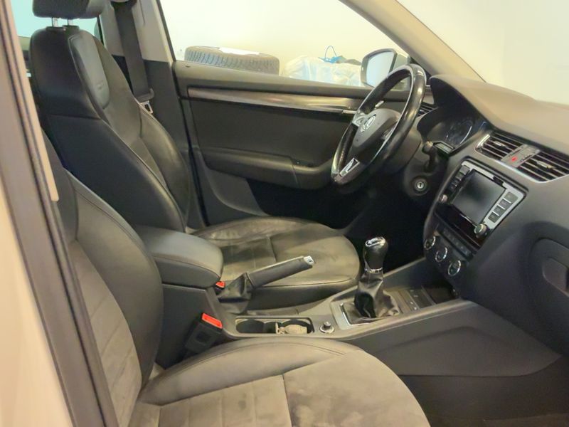 Skoda Octavia 2.0 TDI Scout 4x4 2016 – снимка 17