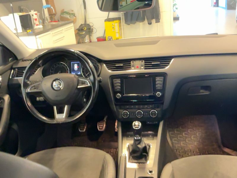 Skoda Octavia 2.0 TDI Scout 4x4 2016 – снимка 18