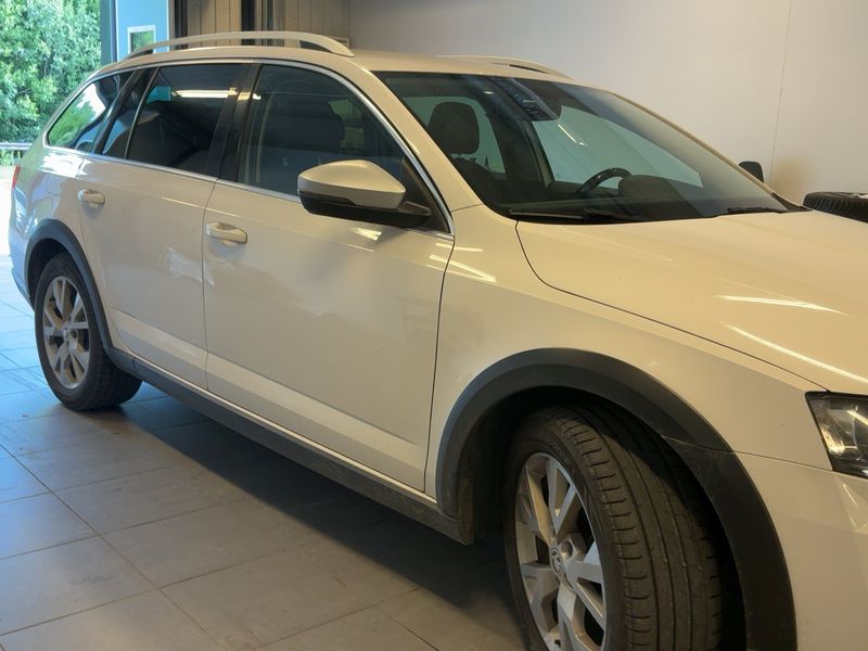 Skoda Octavia 2.0 TDI Scout 4x4 2016 – снимка 12