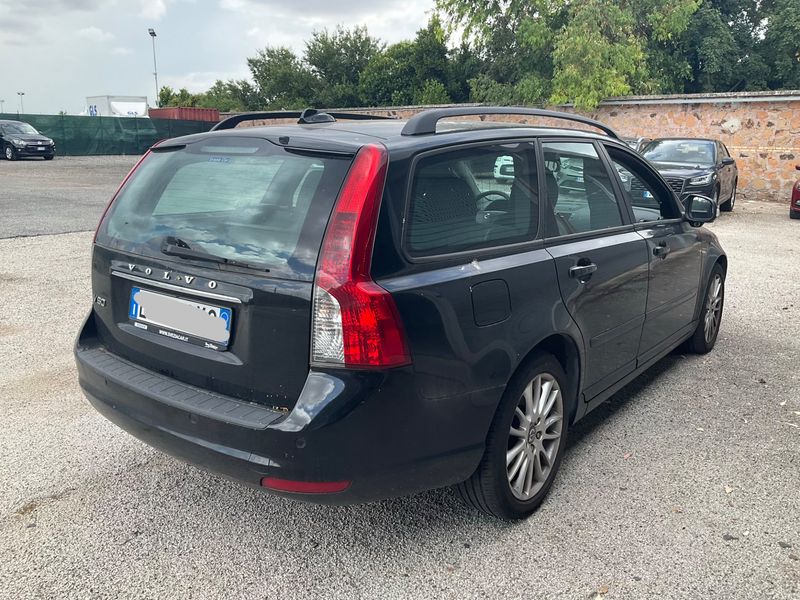 Volvo V50 2.0 D Summum 2010 – снимка 2