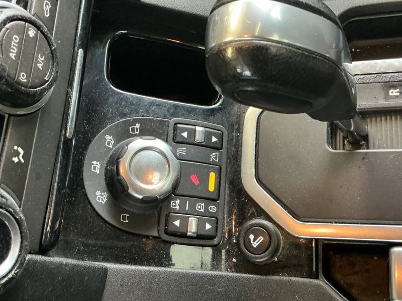 Land Rover Discovery 4 3.0 TD V6 TDV6 SE 2011 – снимка 25