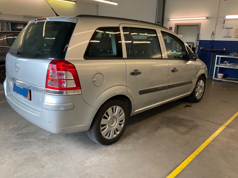Opel Zafira 1.6 Selection "110 Jahre" 2009 – снимка 2