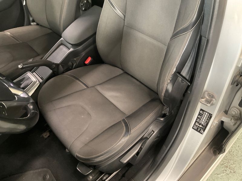 Volvo V40 Cross Country 1.6 D2 Momentum 2014 – снимка 23